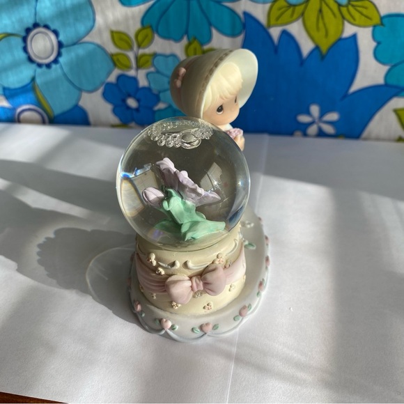 Vintage Enesco Precious Moments February glitter water globe figurine - Picture 6 of 6